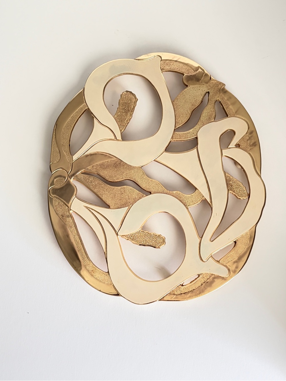 Vintage Gold Tone Cream Enamel Calla Lily Footed Trivet Wall Decor 10” x 8”
